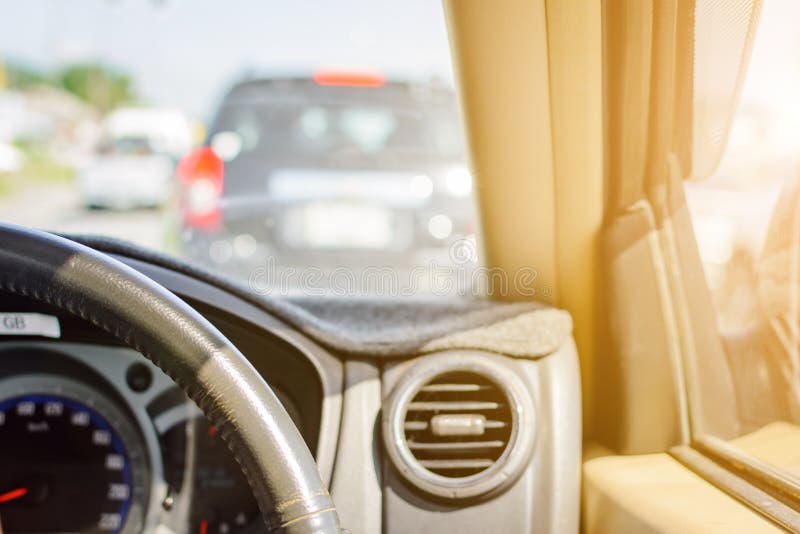 Fahren auf Autoreisen und Verkehr zur Sicherheit stockbild Fahren auf Autoreisen und Verkehr zur Sicherheit stockbild