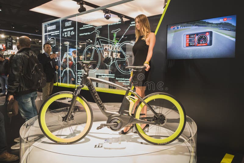 Fahren Sie Auf Anzeige An EICMA 2014 In Mailand, Italien