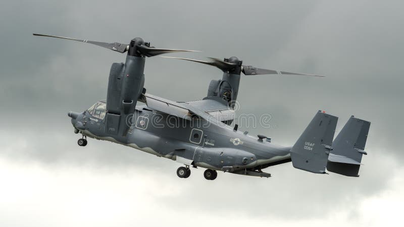 FAIRFORD, UK - LIPIEC 10: MV-22 rybołów uczestniczy w Królewskim zawody międzynarodowi powietrza tatuażu pokazu lotniczego wydarz fotografia royalty free FAIRFORD, UK - LIPIEC 10: MV-22 rybołów uczestniczy w Królewskim zawody międzynarodowi powietrza tatuażu pokazu lotniczego wydarz fotografia royalty free