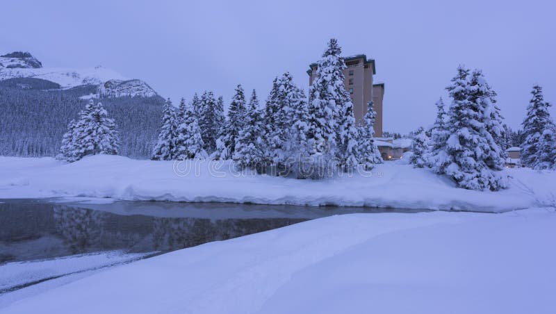 The Fairmont Chateau Lake Louise Hotel Editorial Photography - Image of banff, canada: 110975787