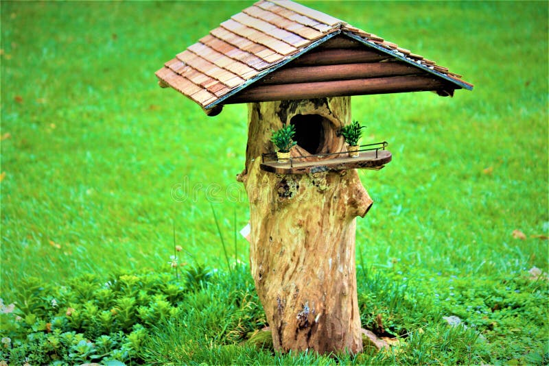 Fairy Witch House on Chicken Legs Stock Image - Image of legs, peasants ...