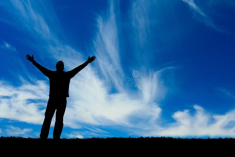 Silhouette eines Mannes mit gestreckten Armen in den Himmel.