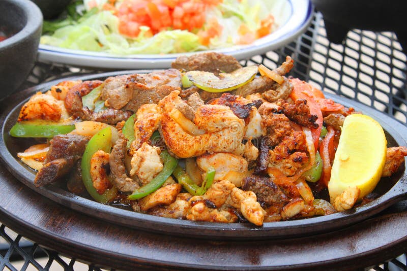 Fajitas e salada fotos de stock Fajitas e salada fotos de stock