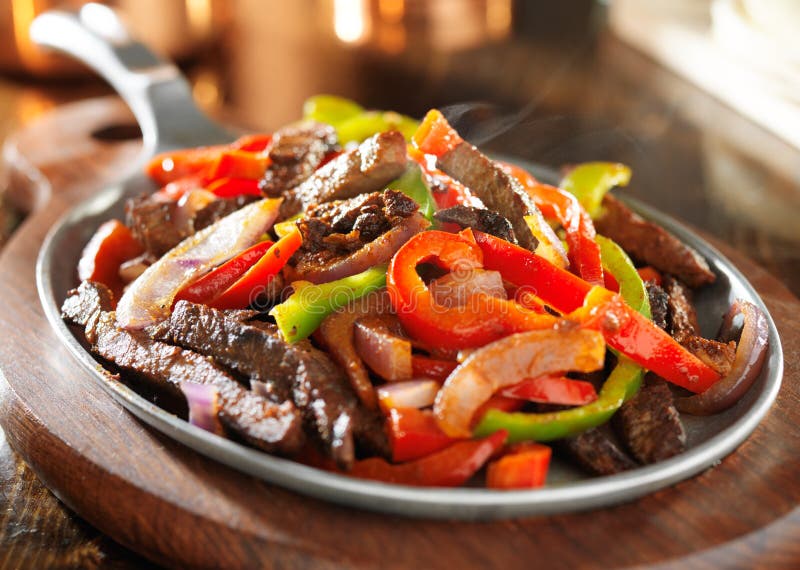 Fajitas mexicanos quentes úmidos da carne fotografia de stock royalty free Fajitas mexicanos quentes úmidos da carne fotografia de stock royalty free