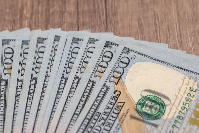 fakturerar dollar hundra en royaltyfri fotografi fakturerar dollar hundra en royaltyfri fotografi