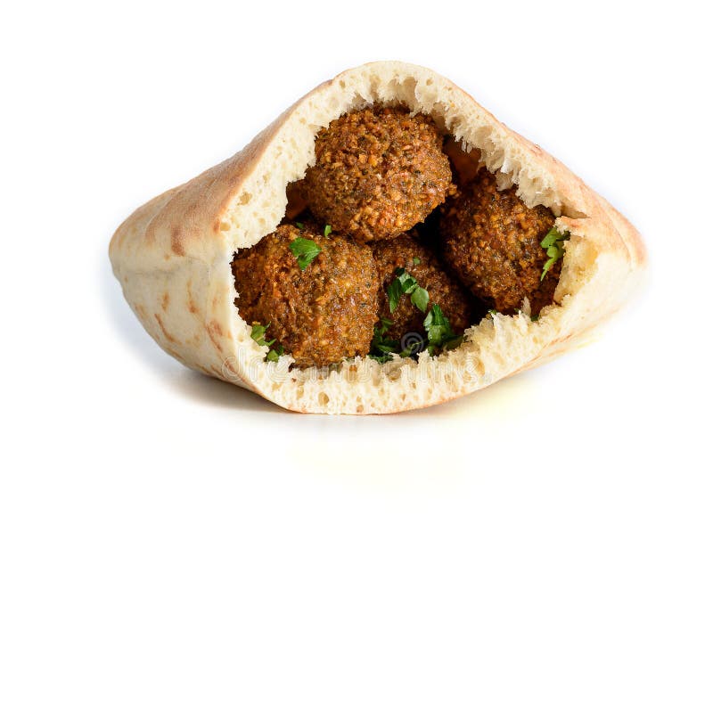 Falafel piłki w pita odizolowywali białego tło Falafel jest tradycyjnym Bliskowschodnim jedzeniem fotografia royalty free Falafel piłki w pita odizolowywali białego tło Falafel jest tradycyjnym Bliskowschodnim jedzeniem fotografia royalty free