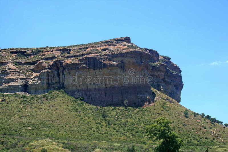 Falaises de grès dans le drakensberg en afrique du sud photographie stock libre de droits