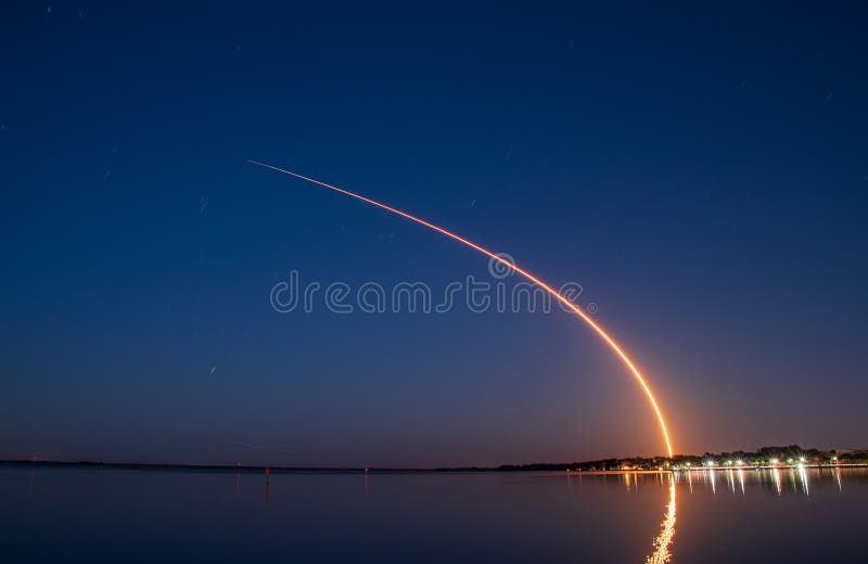 Falcon 9-raketuppskjutning i florida. royaltyfri foto