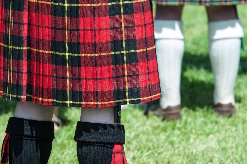 En realidad Comandante tubo respirador Falda Escocesa Escocesa Roja Y Negra Imagen de archivo - Imagen de  tradicional, escocia: 25917777