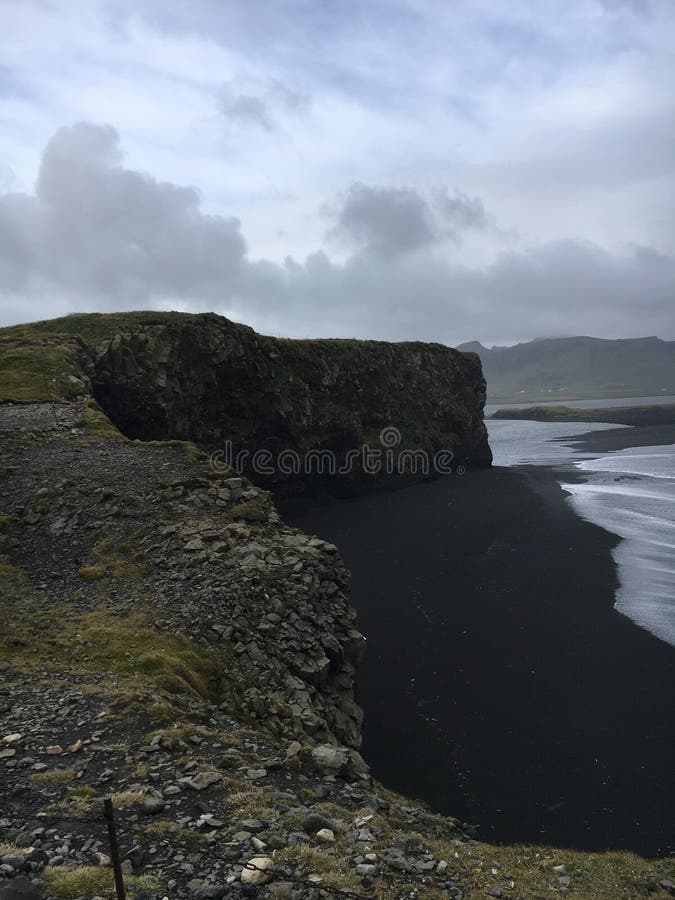Faleza blisko Reynisfjara plaży w południowym Iceland obrazy royalty free Faleza blisko Reynisfjara plaży w południowym Iceland obrazy royalty free