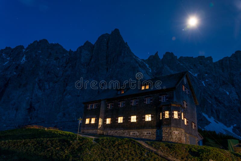 The FalkenhÃ¼tte in front of the mountains of the Karwendelgebirge during the night