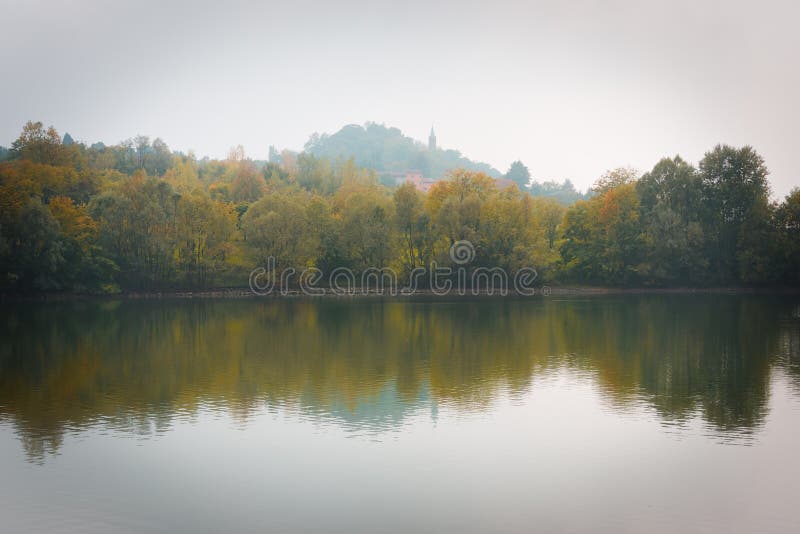 Fall trees and lake reflection on a foggy morning royalty free stock photos Fall trees and lake reflection on a foggy morning royalty free stock photos