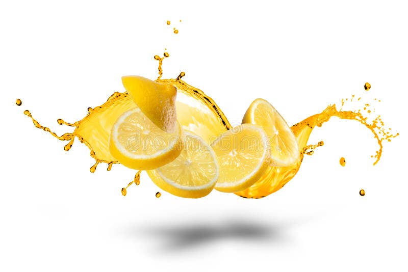 Fallande skivor av citronen med isolerad fruktsaftfärgstänk arkivfoto Fallande skivor av citronen med isolerad fruktsaftfärgstänk arkivfoto