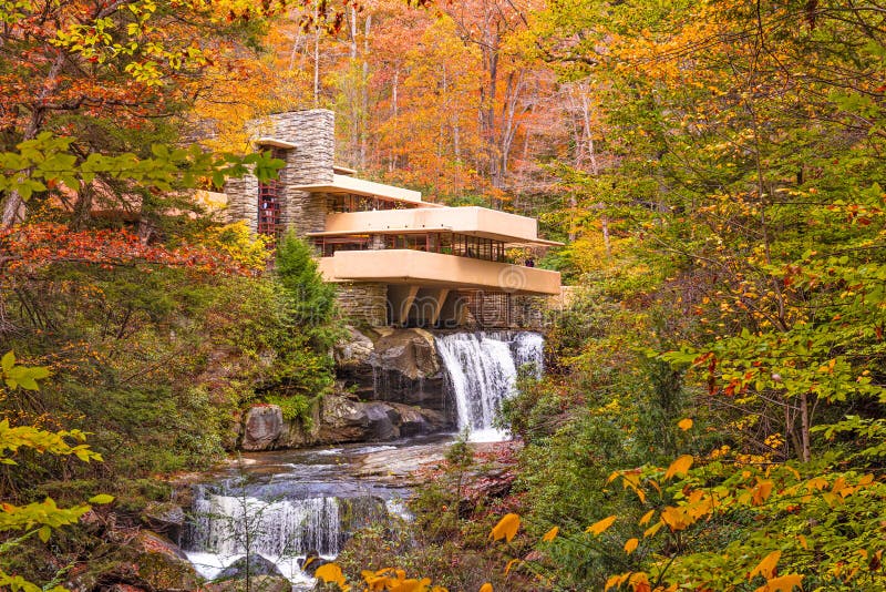 Fallingwater over Bear Run editorial photography. Image of country ...