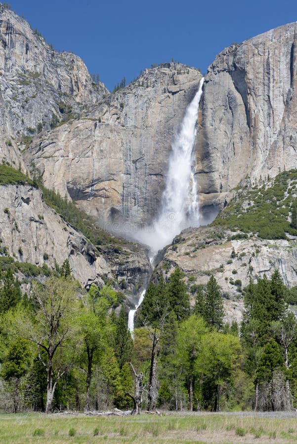 Fallls magníficos de yosemite, parque nacional de yosemite, California, los E.E.U.U. imágenes de archivo libres de regalías Fallls magníficos de yosemite, parque nacional de yosemite, California, los E.E.U.U. imágenes de archivo libres de regalías