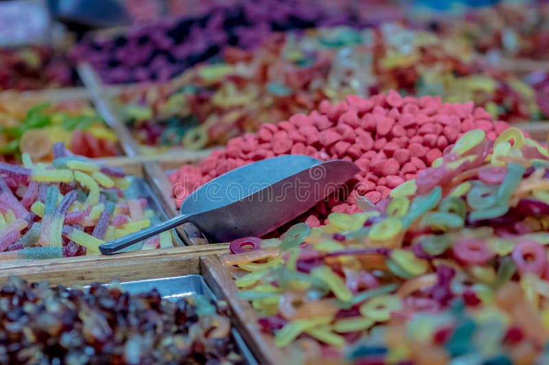 Falta de definición abstracta y caramelos clasificados coloridos de-enfocados para el fondo fotos de archivo Falta de definición abstracta y caramelos clasificados coloridos de-enfocados para el fondo fotos de archivo