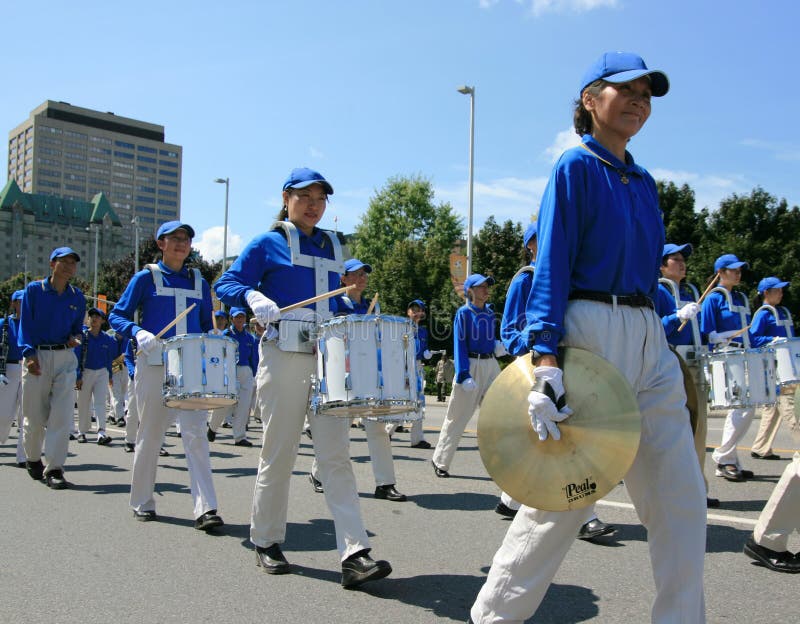 Falun Dafa en desfile fotografía de archivo libre de regalías Falun Dafa en desfile fotografía de archivo libre de regalías