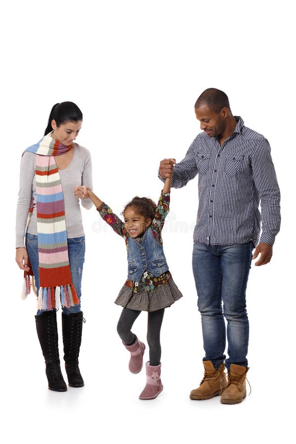 Famiglia felice con la camminata della bambina immagini stock libere da diritti