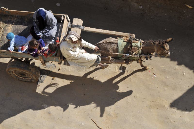 Famiglia nell'oasi di Siwa fotografia stock libera da diritti Famiglia nell'oasi di Siwa fotografia stock libera da diritti