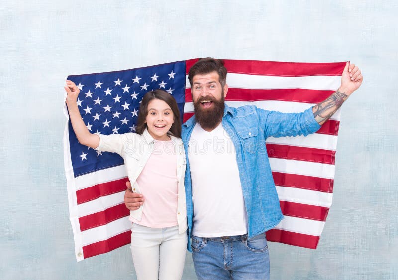 Famiglia patriottica La festa dell'indipendenza è probabilità affinchè i membri della famiglia riunisca e rilassarsi Festa nazion fotografie stock Famiglia patriottica La festa dell'indipendenza è probabilità affinchè i membri della famiglia riunisca e rilassarsi Festa nazion fotografie stock