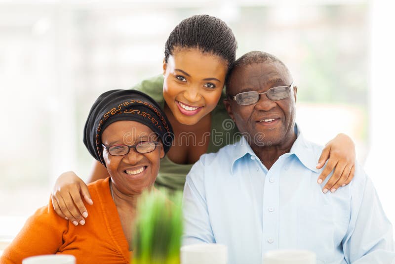 Familia africana feliz imagen de archivo libre de regalías