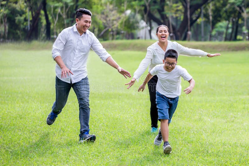 Jugando en familia, creando vínculos: Prácticas desaconsejadas: el uso del  andador (taca-taca)