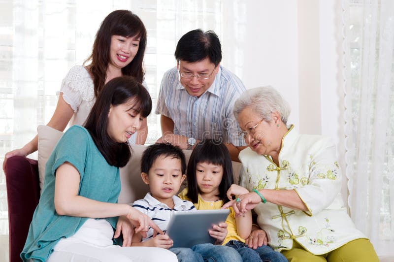 Familia asiática imágenes de archivo libres de regalías