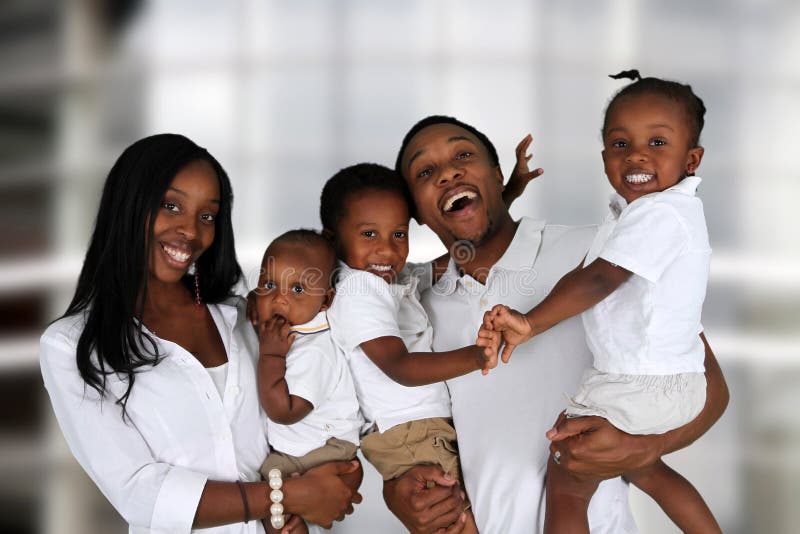 Familia del afroamericano imagen de archivo libre de regalías Familia del afroamericano imagen de archivo libre de regalías