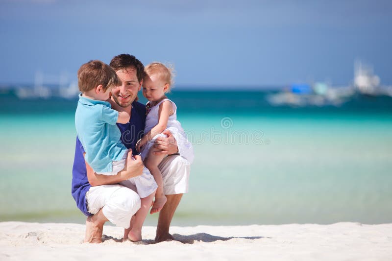 Familia el vacaciones imágenes de archivo libres de regalías Familia el vacaciones imágenes de archivo libres de regalías