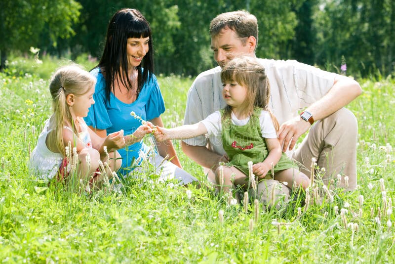 Familia En Bosque Imagen de archivo Imagen 5608221