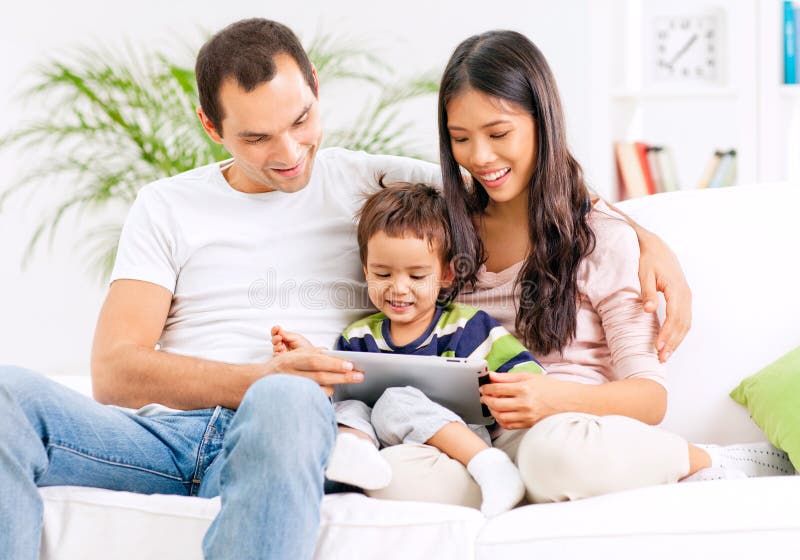 Familia feliz imagen de archivo