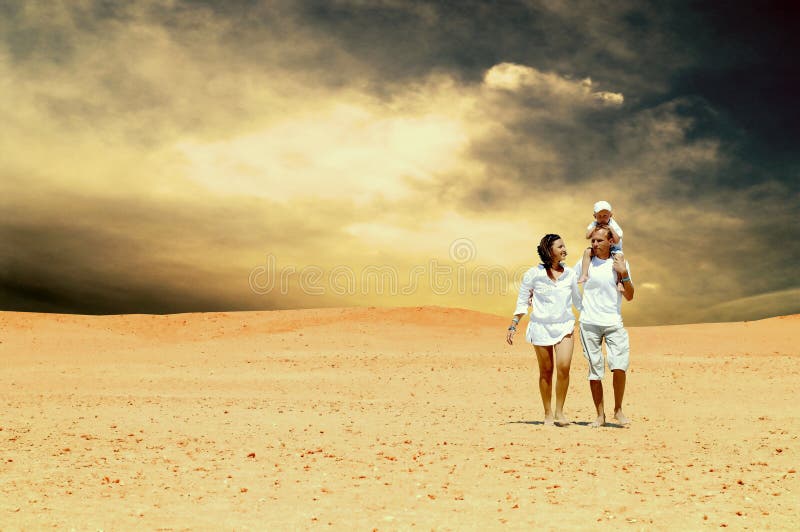 Familie in der Wüste lizenzfreies stockbild Familie in der Wüste lizenzfreies stockbild