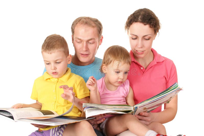 Familie las Bücher stockbild Familie las Bücher stockbild