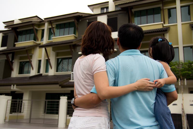 Familie mit Traumhaus Familie mit Traumhaus