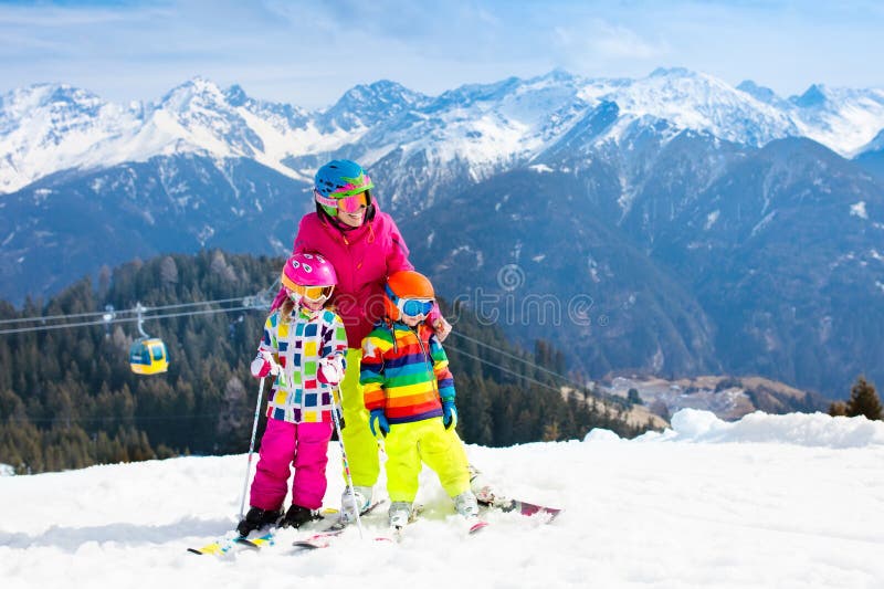 Familie Ski Vacation Winterschneesport für Kinder stockbild Familie Ski Vacation Winterschneesport für Kinder stockbild