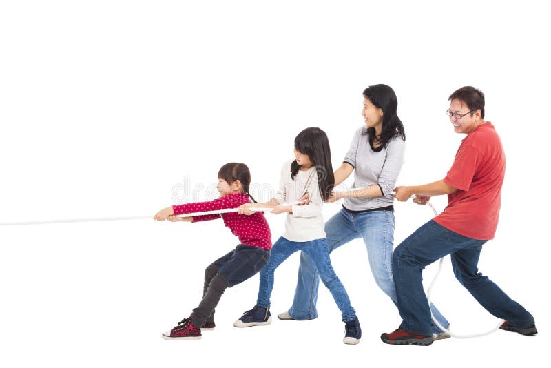 Familie speeltouwtrekwedstrijd stock afbeeldingen Familie speeltouwtrekwedstrijd stock afbeeldingen