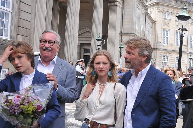 FAMILJ AV DENAMRK NY PRIMEMINIWTER METTE FREDERIKSEN arkivfoton FAMILJ AV DENAMRK NY PRIMEMINIWTER METTE FREDERIKSEN arkivfoton