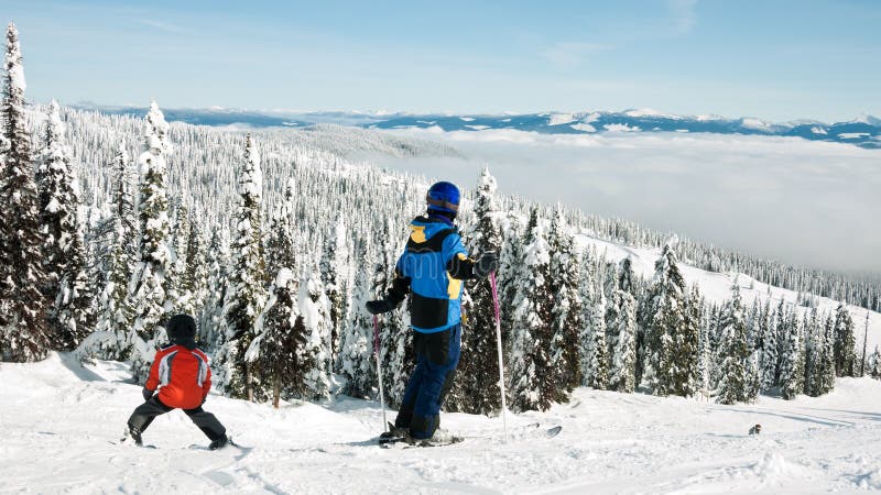 familjen skidar arkivfoton familjen skidar arkivfoton