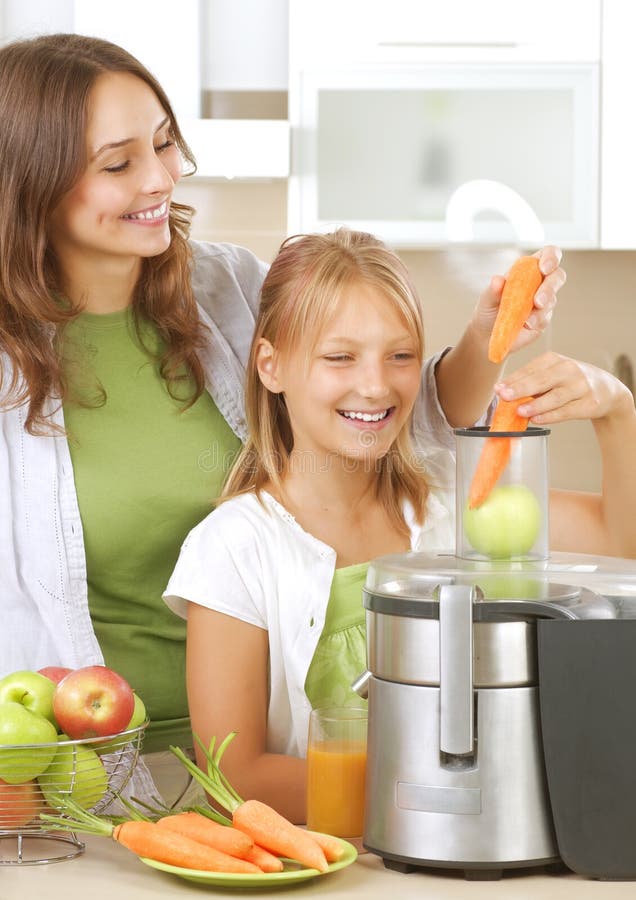 Felice la Famiglia che fresco di mela e succo di carota.