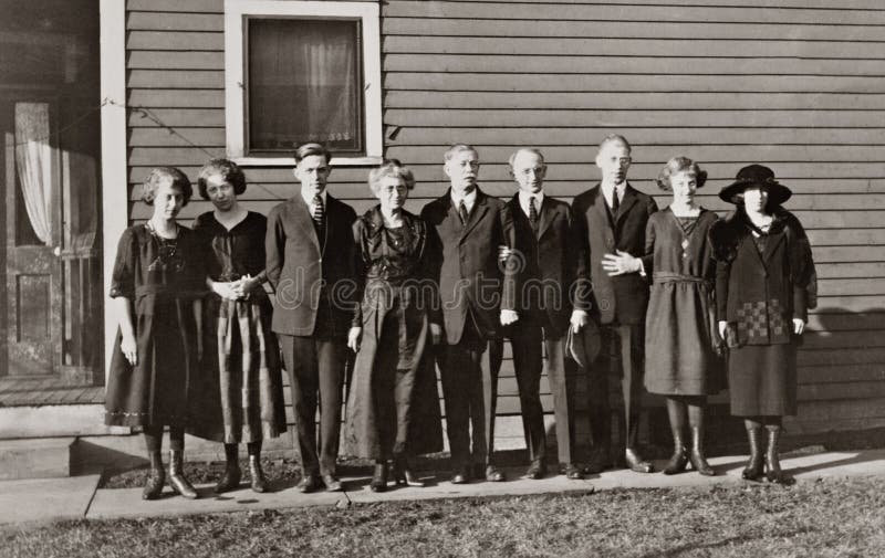 Próximamente 1920retrato Americano familia padres a cuatro hijas a tres hijos.