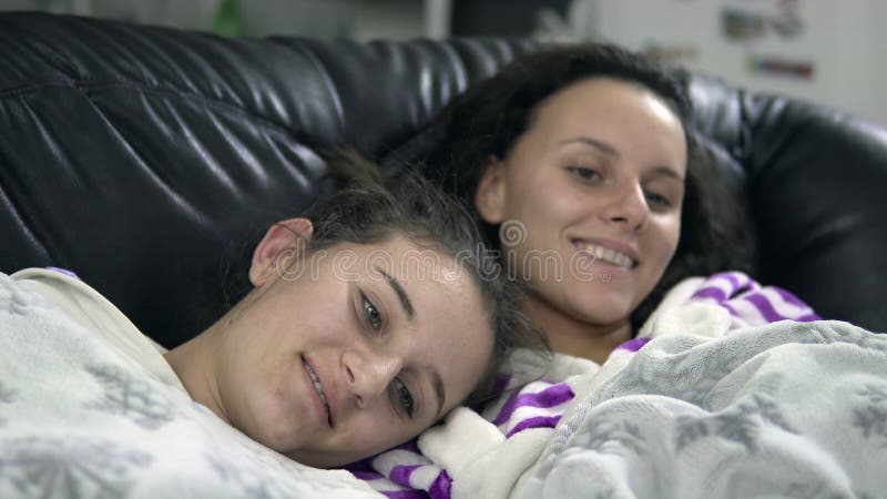 Family in pijamas laughing while watching television royalty free stock photography Family in pijamas laughing while watching television royalty free stock photography