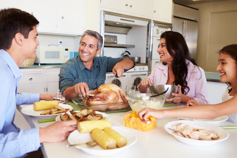 Family Sitting Around Table At Home Eating Meal stock photography Family Sitting Around Table At Home Eating Meal stock photography