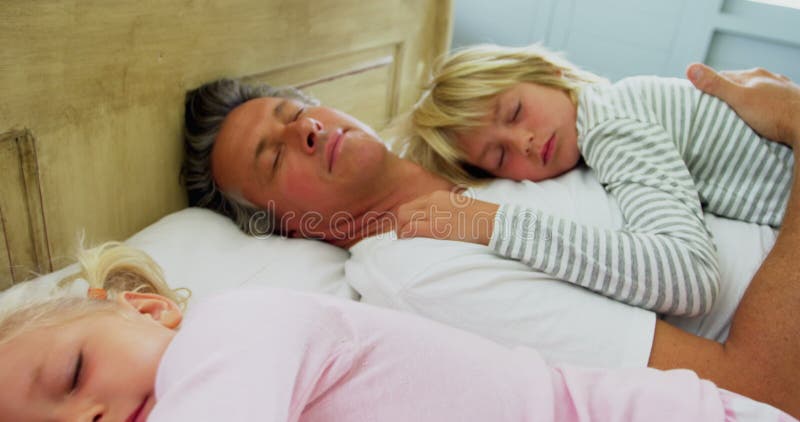 Father and Daughter Sleeping Together on Bed in Bedroom 4k Stock Video -  Video of highdef, abode: 110581669