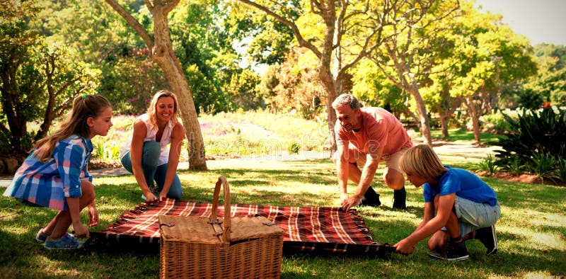 Family spreading the picnic blanket royalty free stock images Family spreading the picnic blanket royalty free stock images