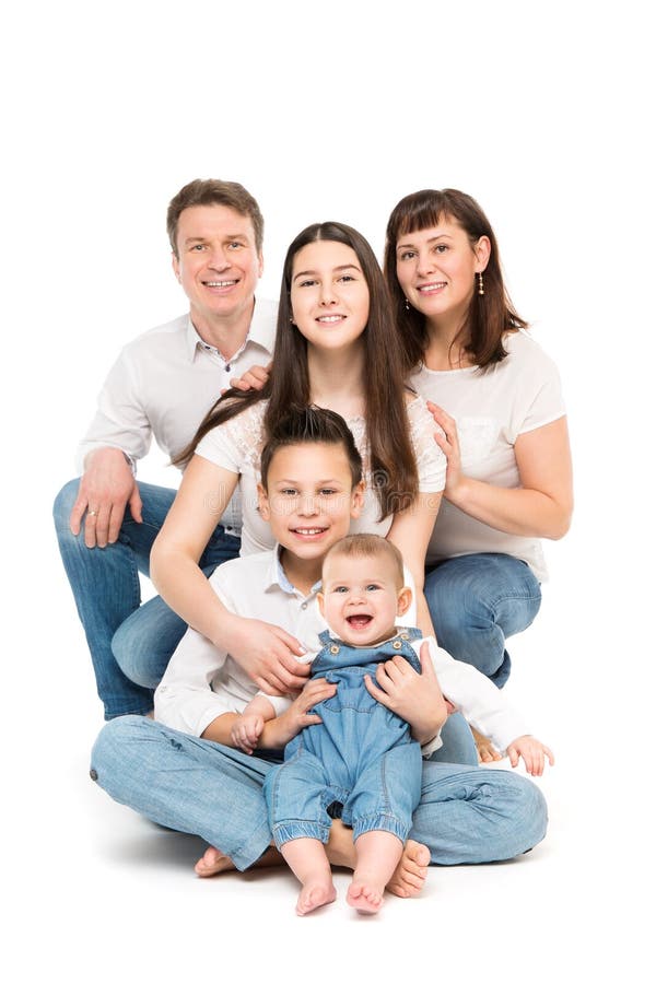 Family Studio Portrait, Happy Parents and Three Children with Baby on White stock images Family Studio Portrait, Happy Parents and Three Children with Baby on White stock images