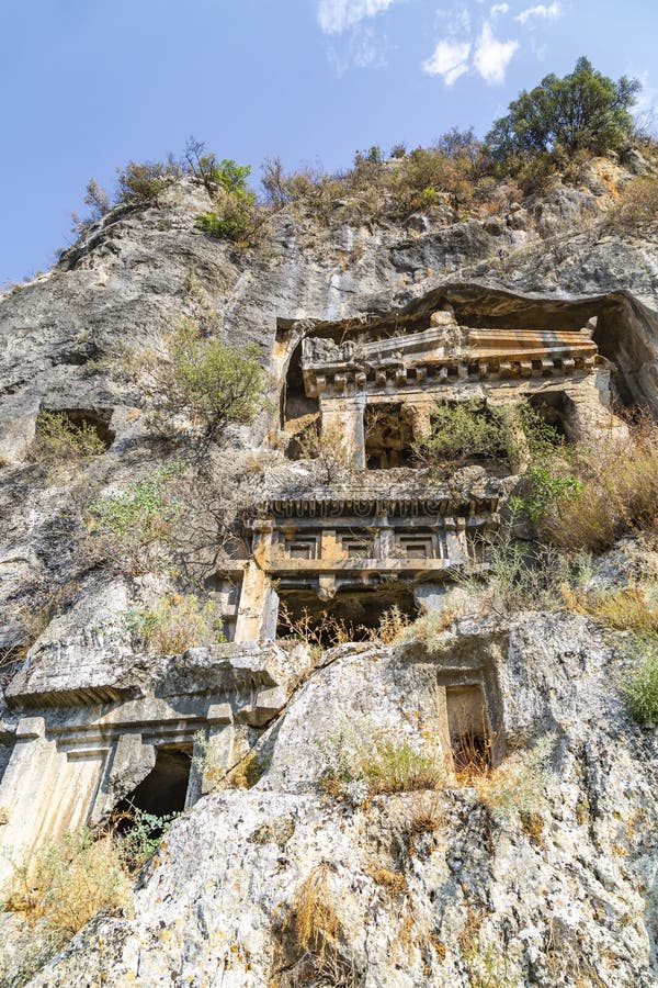 Amyntas'ın Fethiye'deki dağlardaki ünlü Antik Likya kaya mezarları. Muğla - Türkiye. Fethiye'deki dağlarda Amyntas'ın ünlü Antik Likya kaya mezarları Stok Resim Amyntas'ın Fethiye'deki dağlardaki ünlü Antik Likya kaya mezarları. Muğla - Türkiye. Fethiye'deki dağlarda Amyntas'ın ünlü Antik Likya kaya mezarları Stok Resim