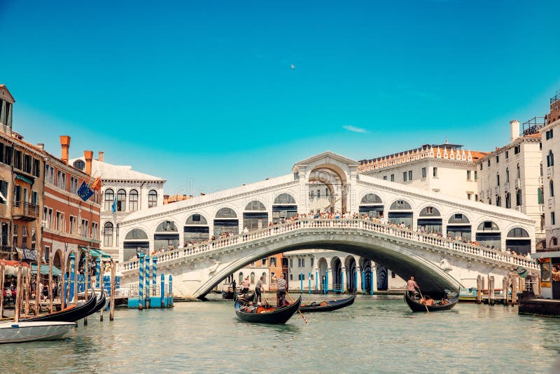 Famous Rialto Bridge Over the Grand Canal in Venice, Italy Editorial ...