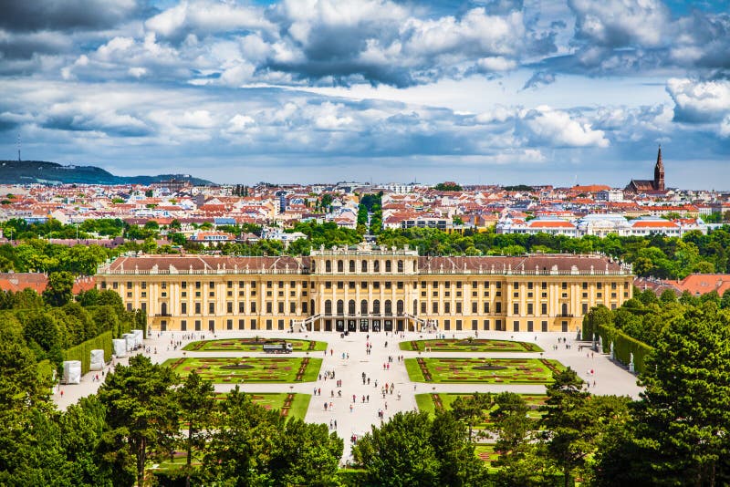 Hermoso de famoso palacio El gran planta baja jardín en viena,.