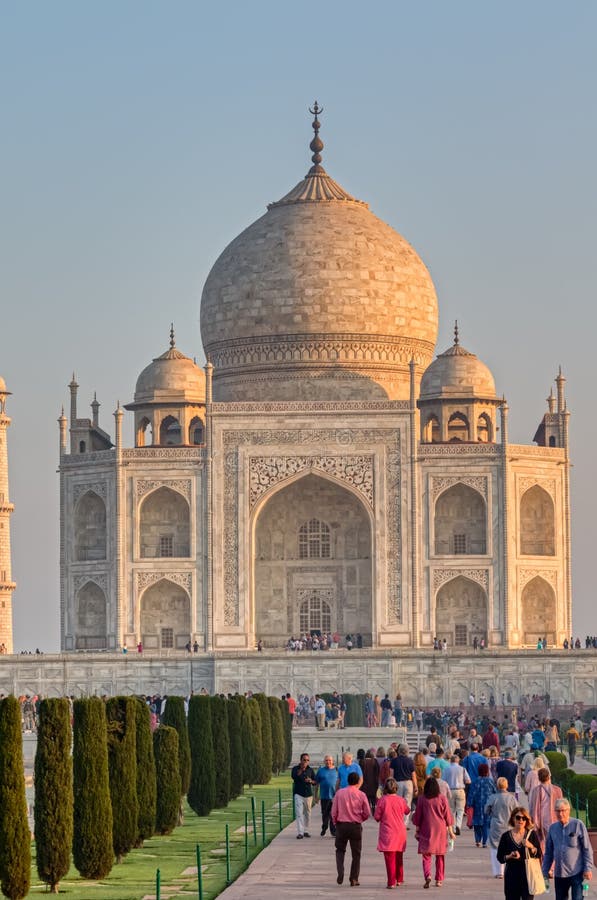 People Visit Taj Mahal in India Editorial Photo - Image of dome, hinduism:  160653721