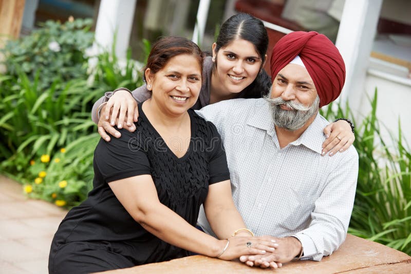 Família adulta indiana feliz dos povos foto de stock Família adulta indiana feliz dos povos foto de stock
